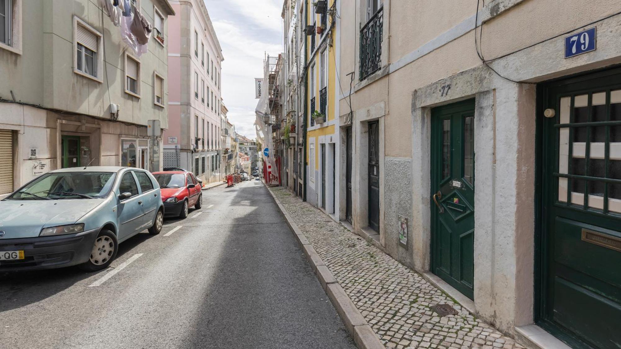 Sunny Design Apt In Praca Das Flores By Lovelystay Lisbon Luaran gambar