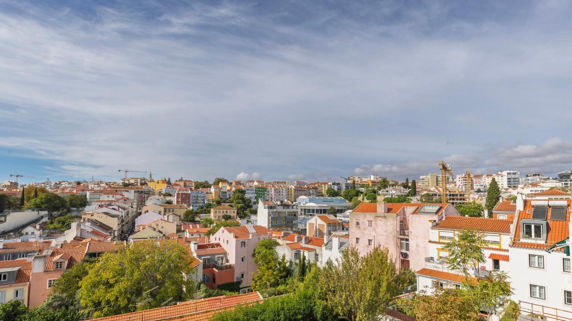 Sunny Design Apt In Praca Das Flores By Lovelystay Lisbon Luaran gambar