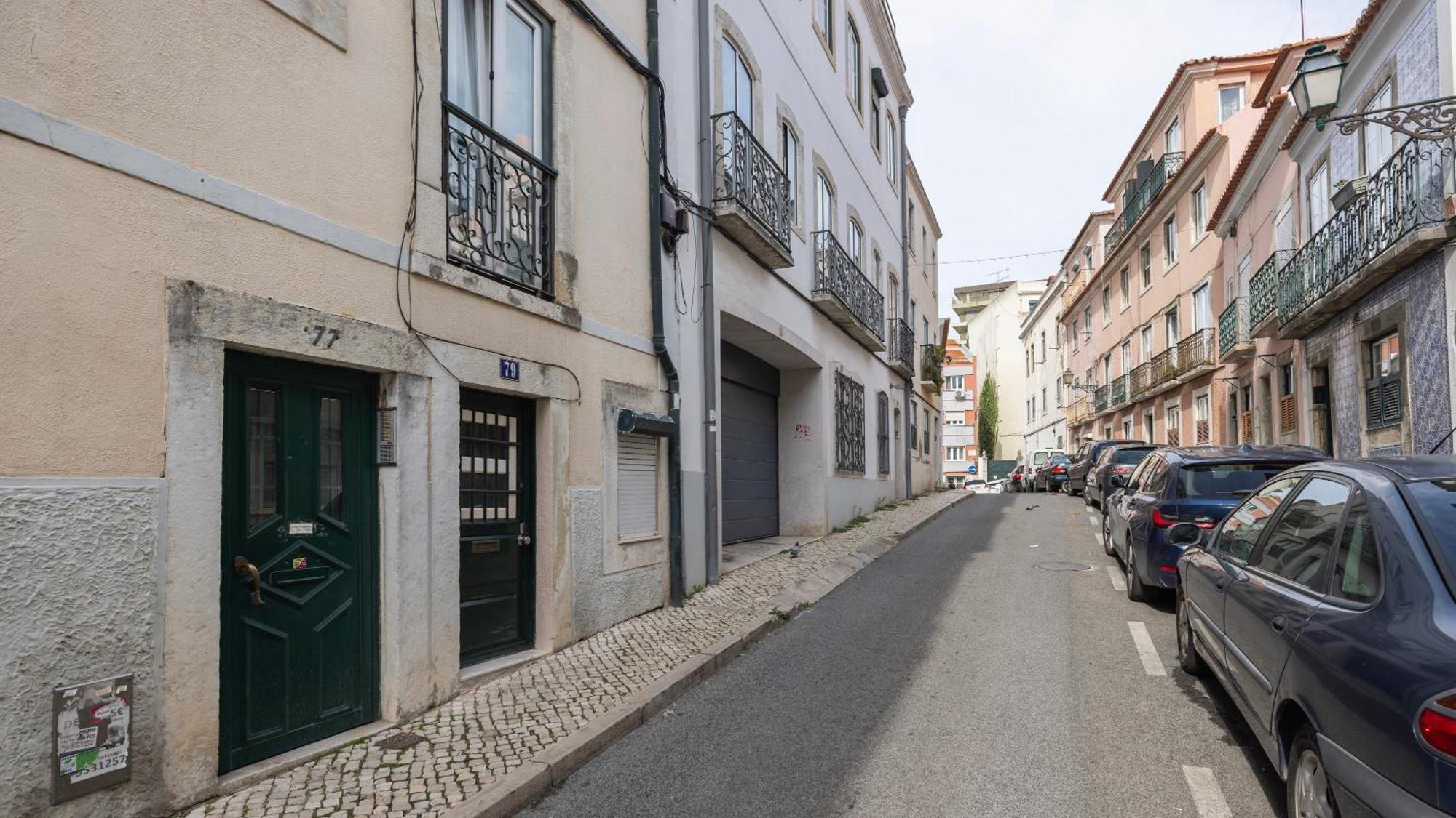 Sunny Design Apt In Praca Das Flores By Lovelystay Lisbon Luaran gambar