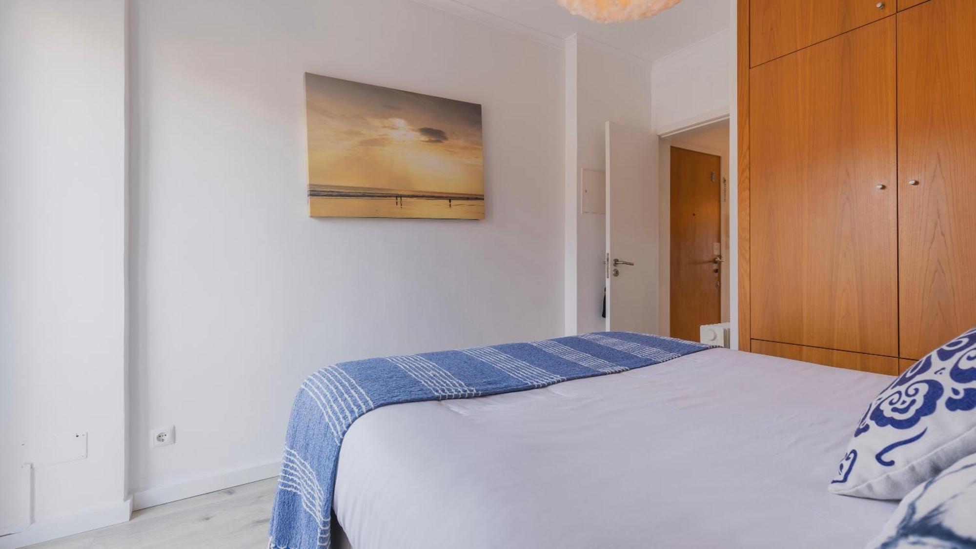 Sunny Design Apt In Praca Das Flores By Lovelystay Lisbon Luaran gambar