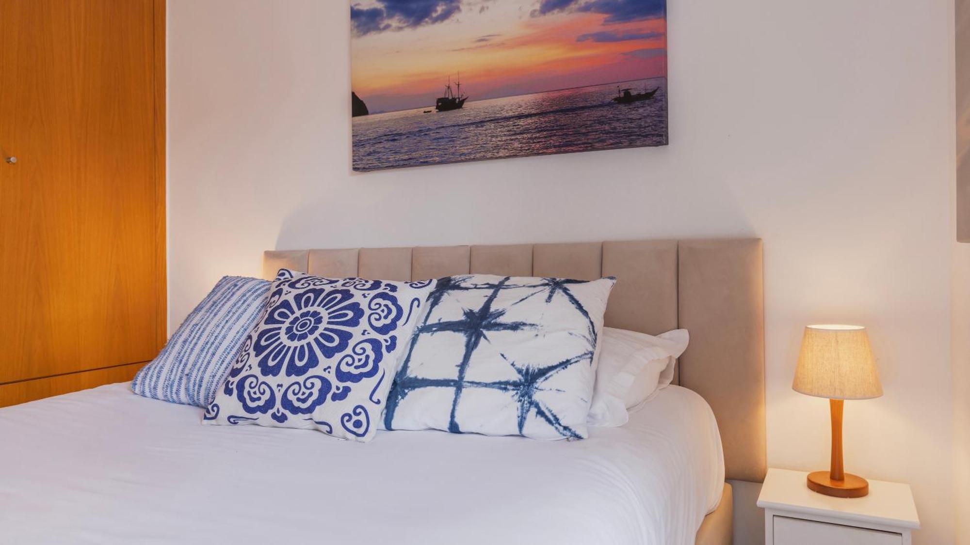 Sunny Design Apt In Praca Das Flores By Lovelystay Lisbon Luaran gambar