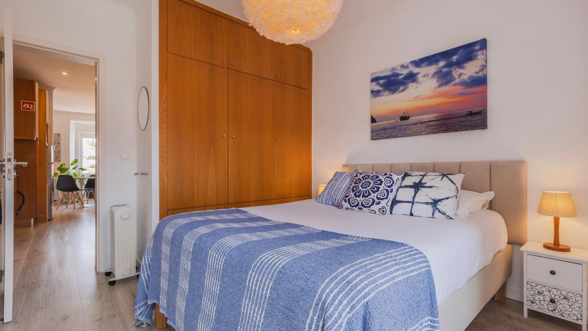 Sunny Design Apt In Praca Das Flores By Lovelystay Lisbon Luaran gambar
