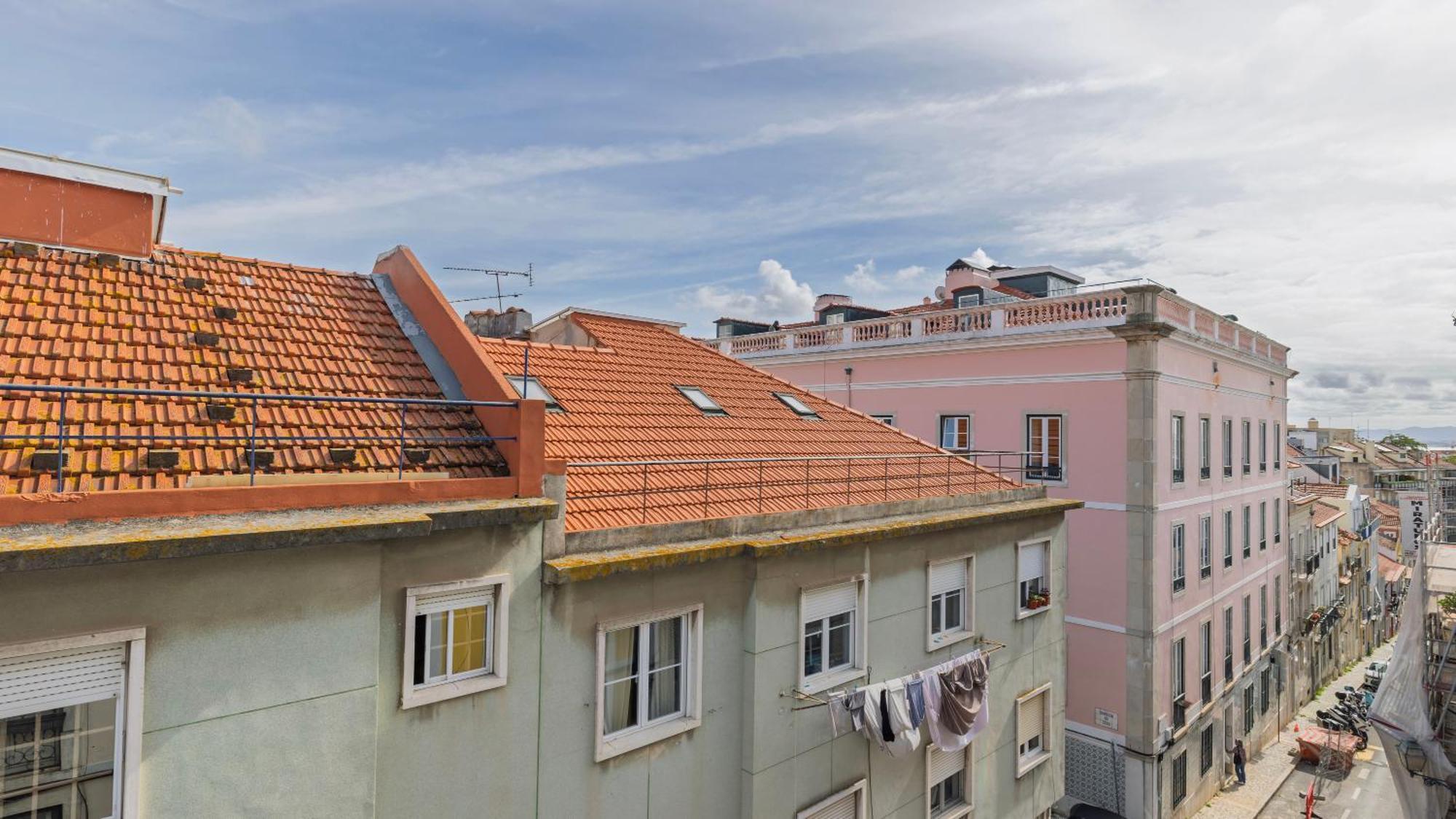 Sunny Design Apt In Praca Das Flores By Lovelystay Lisbon Luaran gambar