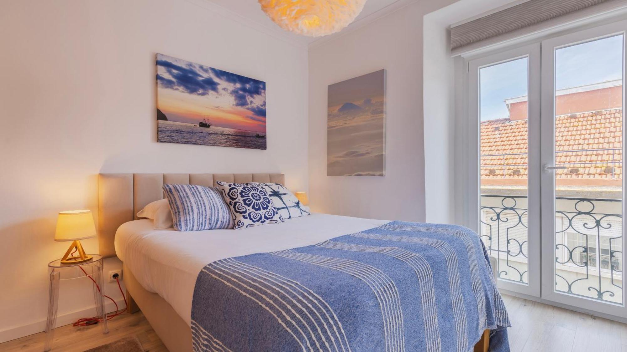 Sunny Design Apt In Praca Das Flores By Lovelystay Lisbon Luaran gambar