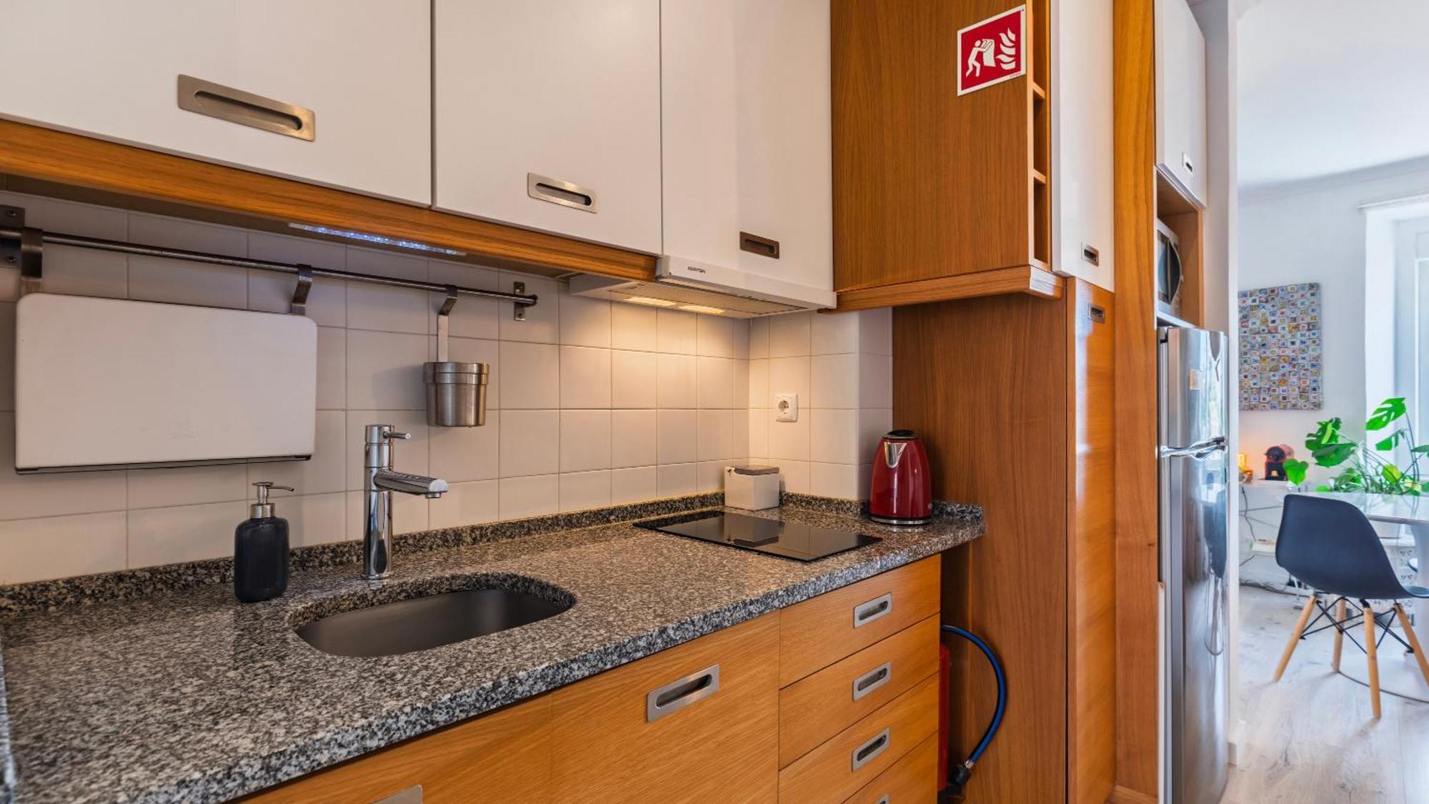 Sunny Design Apt In Praca Das Flores By Lovelystay Lisbon Luaran gambar
