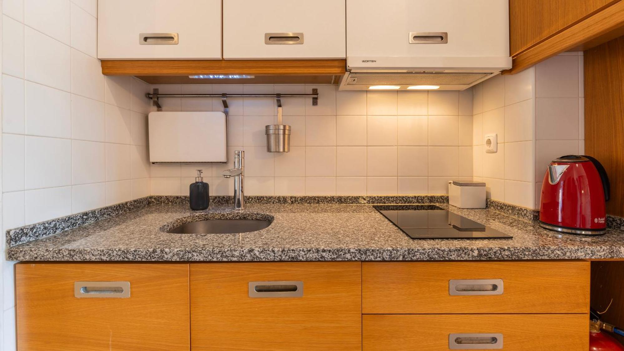 Sunny Design Apt In Praca Das Flores By Lovelystay Lisbon Luaran gambar