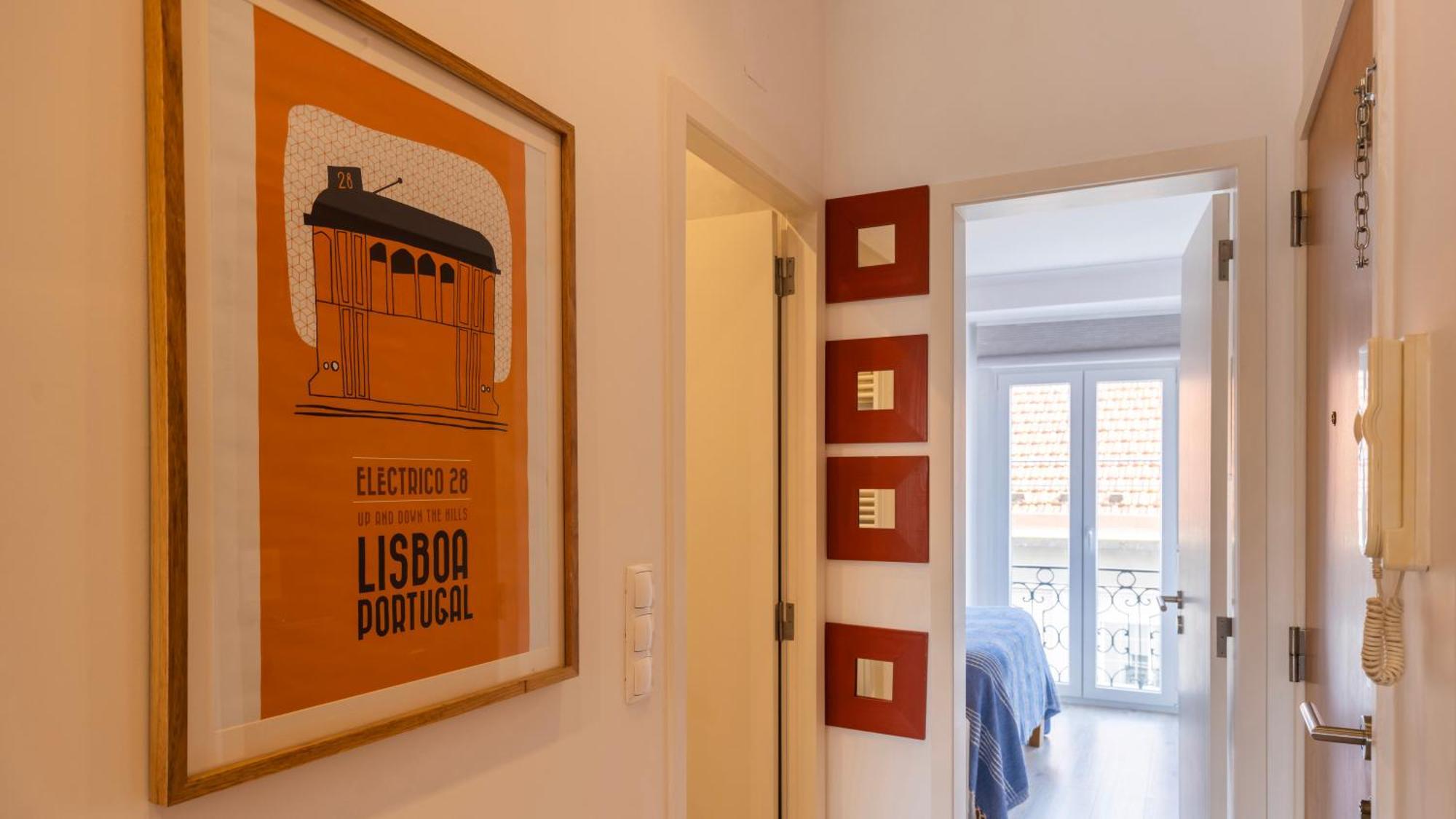 Sunny Design Apt In Praca Das Flores By Lovelystay Lisbon Luaran gambar