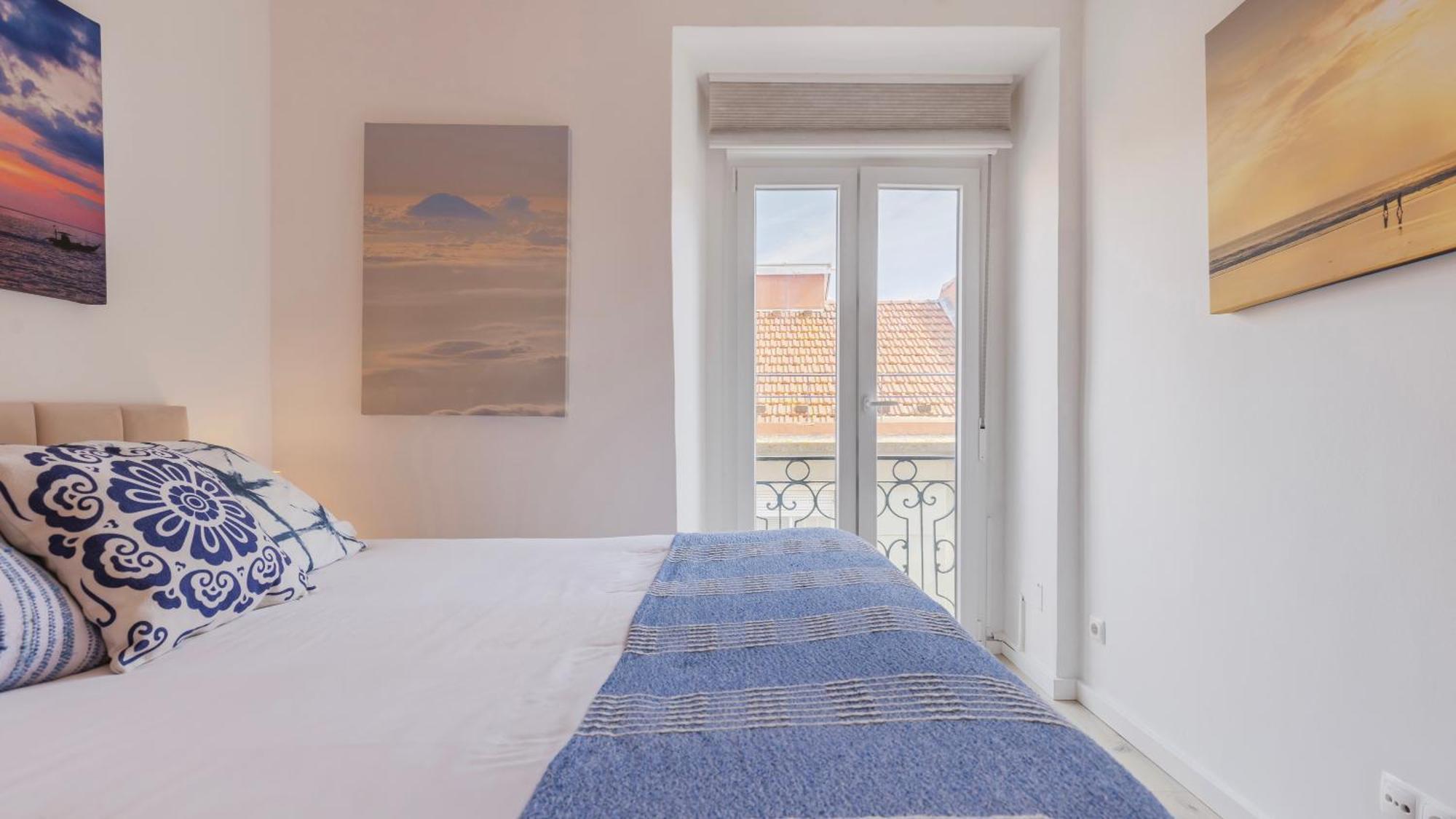 Sunny Design Apt In Praca Das Flores By Lovelystay Lisbon Luaran gambar