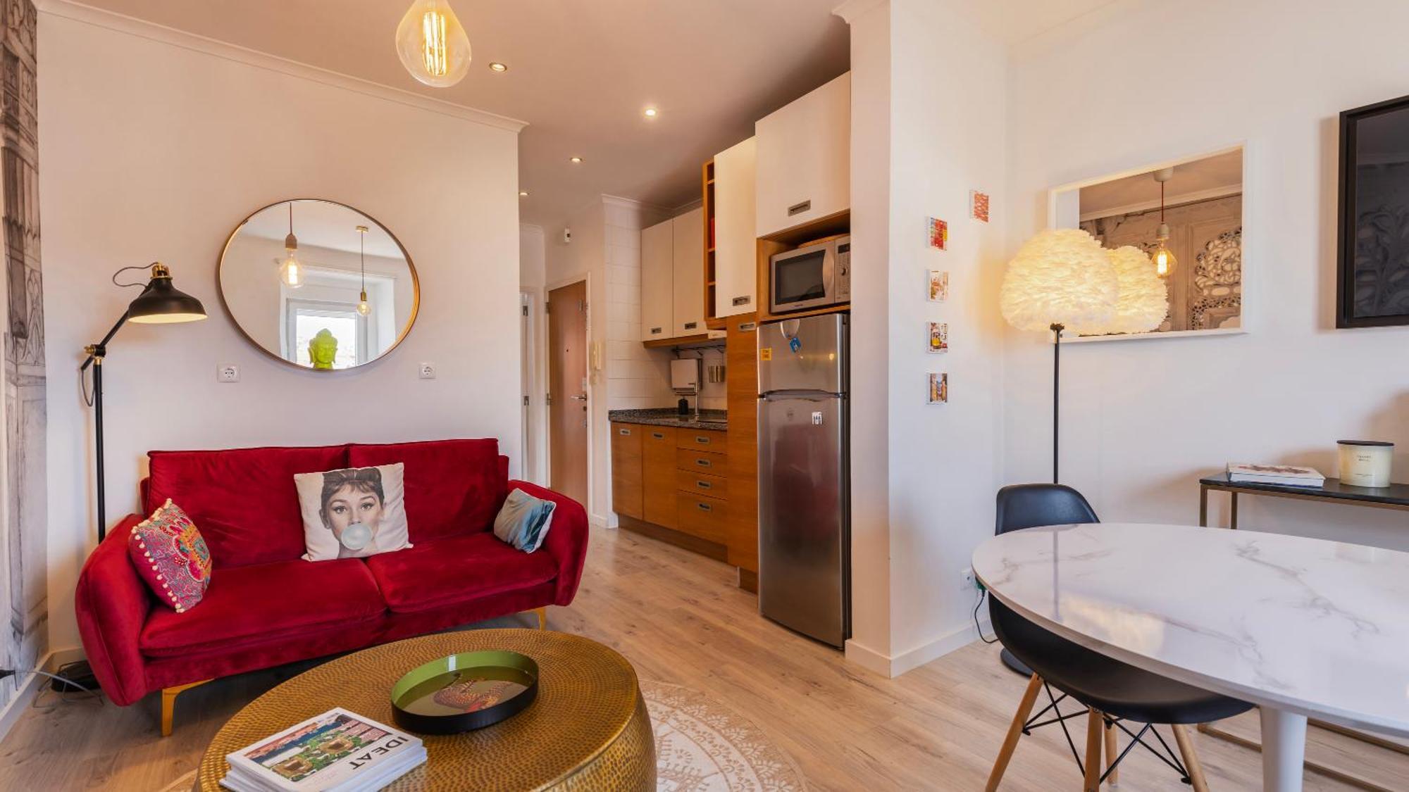 Sunny Design Apt In Praca Das Flores By Lovelystay Lisbon Luaran gambar