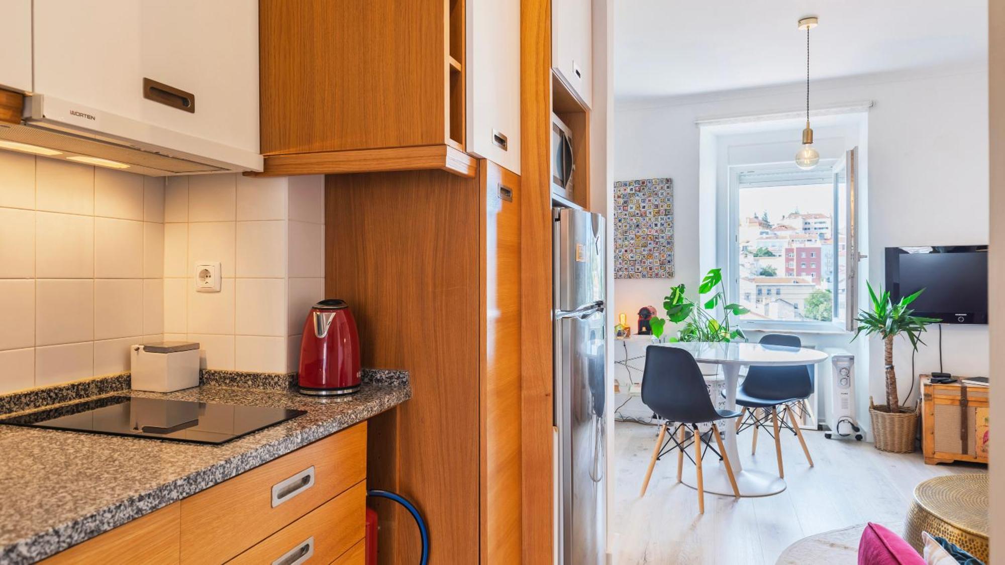 Sunny Design Apt In Praca Das Flores By Lovelystay Lisbon Luaran gambar