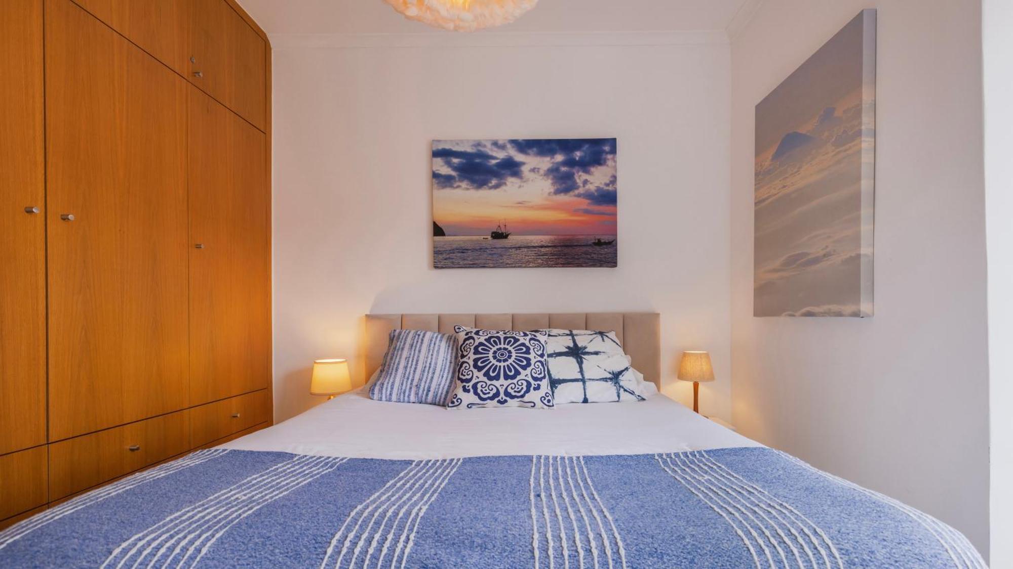 Sunny Design Apt In Praca Das Flores By Lovelystay Lisbon Luaran gambar